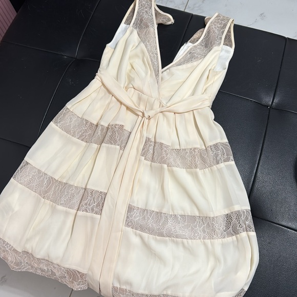 Max and Cleo Size 2 Off White Dress - Picture 6 of 6